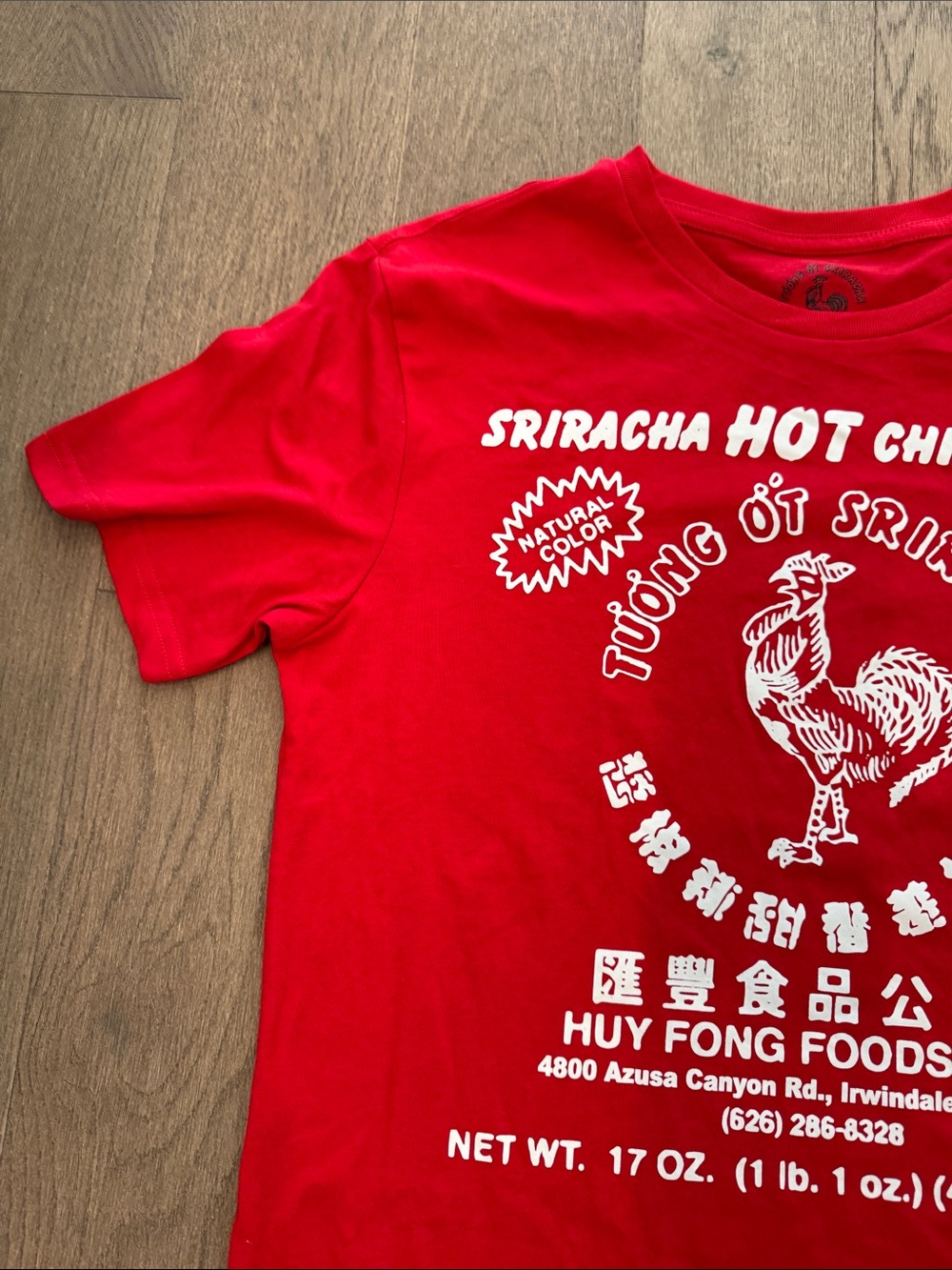 Sriracha Hot Chili Sauce Men’s Red T-Shirt Large Short Sleeve Novelty Funny NWT - Picture 3 of 11